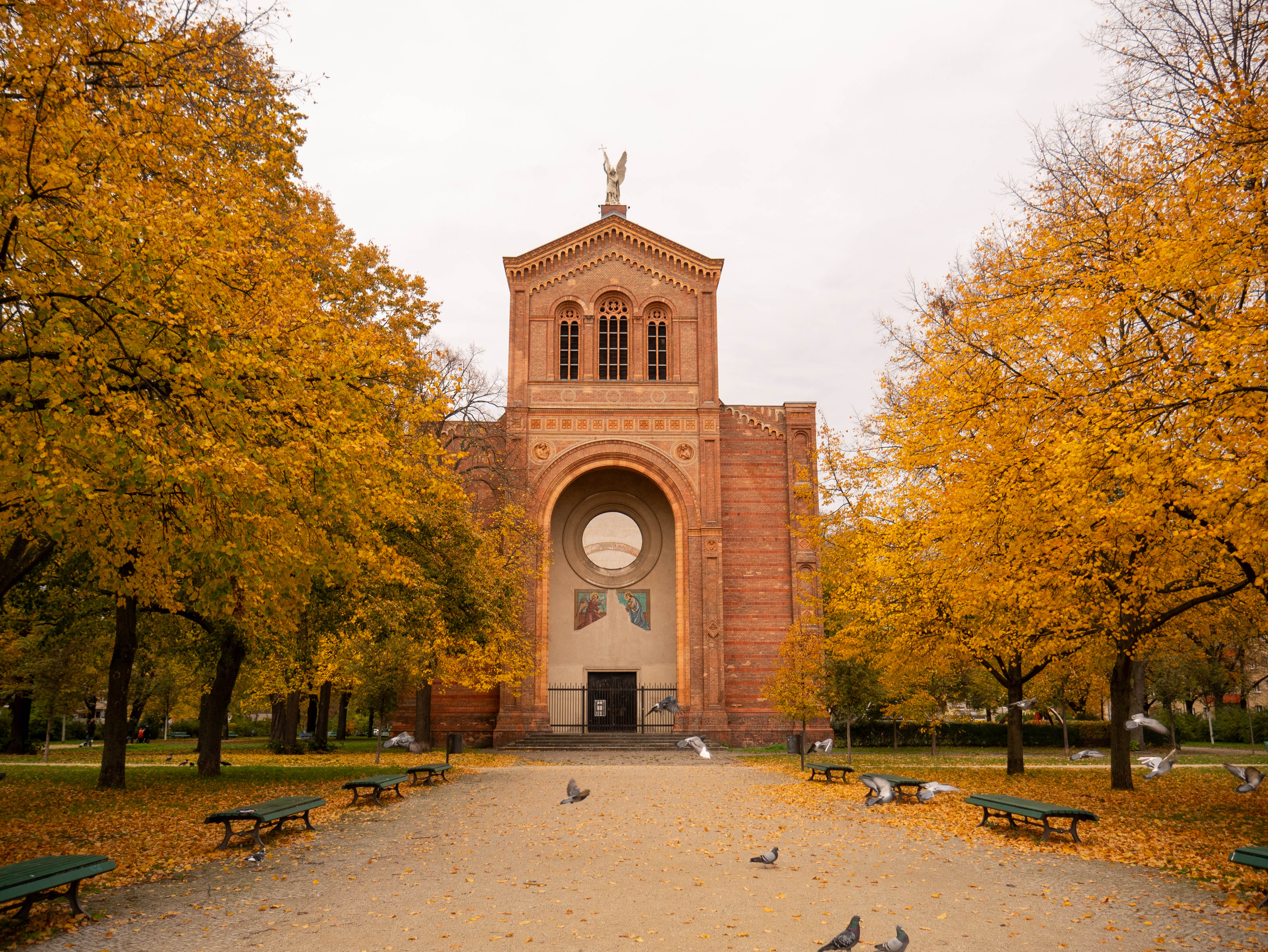 Photo d'une église dans la banlieue de Berlin